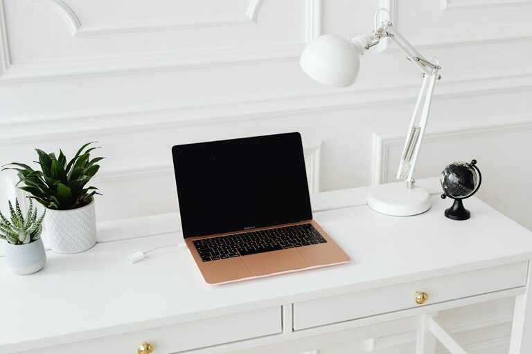 Consejos para organizar un espacio de trabajo en casa eficiente y cómodo
